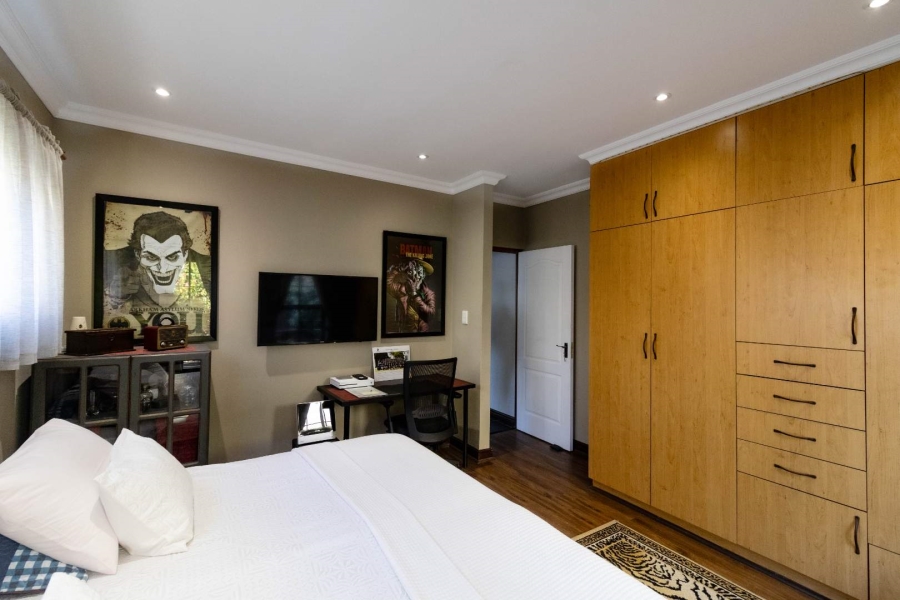 6 Bedroom Property for Sale in Sandbaai Western Cape